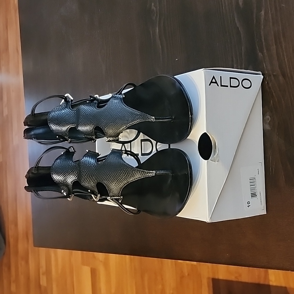 GUC Aldo Chiocchio gladiator sandals in black size 10